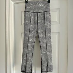 NWOT OFFLINE by Aerie Hugger Cropped Leggings Hi-Rise Black/White Size Medium